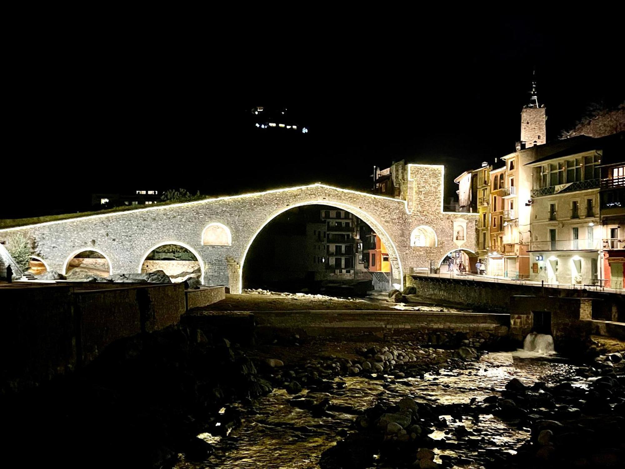 Apartamento Colgante Al Rio Con Vistas Al Puente 坎普罗东 外观 照片