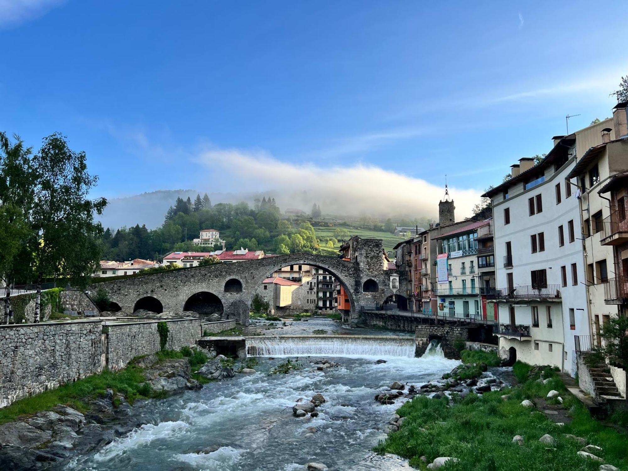 Apartamento Colgante Al Rio Con Vistas Al Puente 坎普罗东 外观 照片