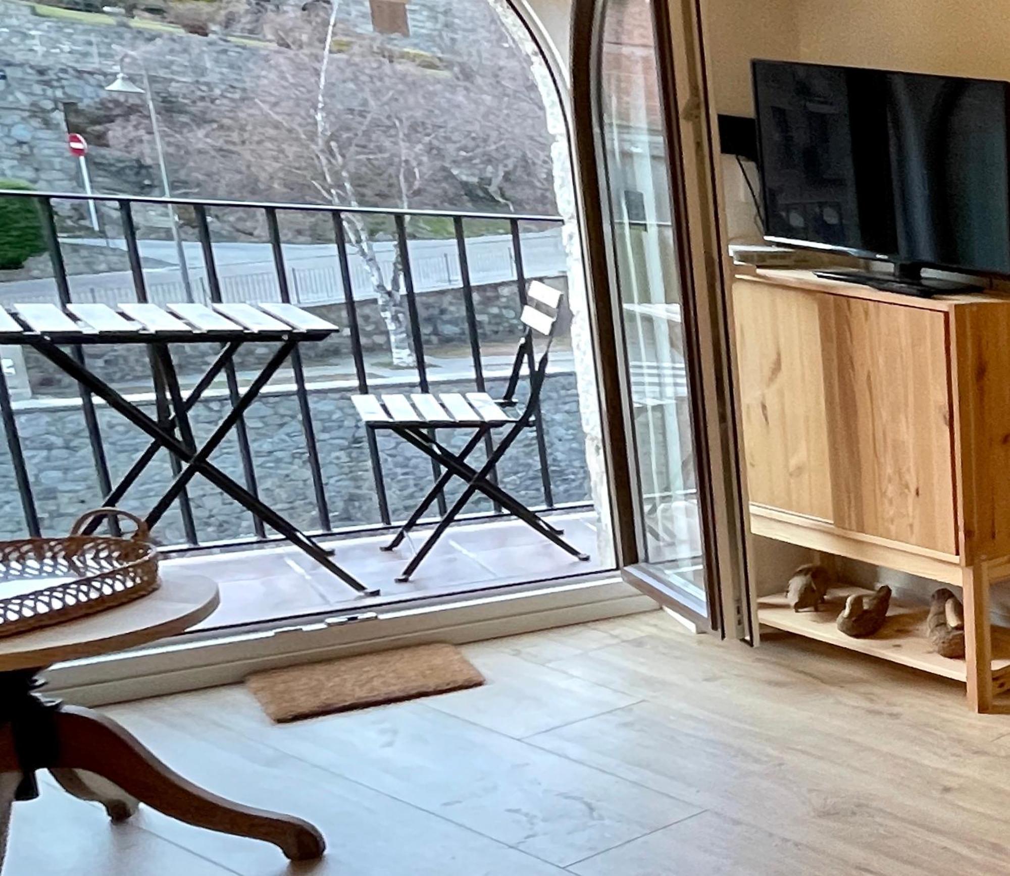 Apartamento Colgante Al Rio Con Vistas Al Puente 坎普罗东 外观 照片