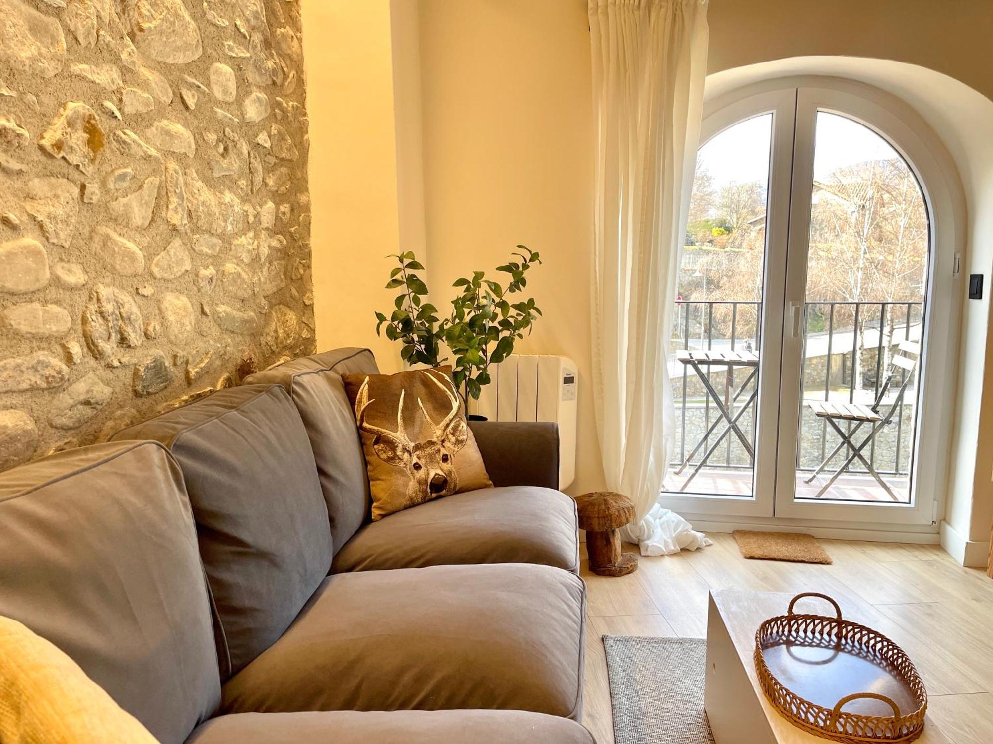 Apartamento Colgante Al Rio Con Vistas Al Puente 坎普罗东 外观 照片